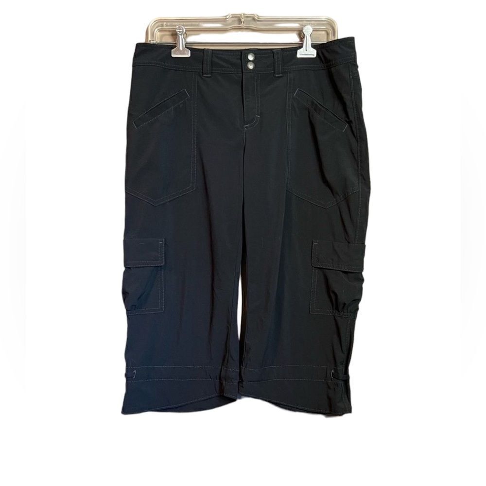 Athleta black cargo capris. Size 8.